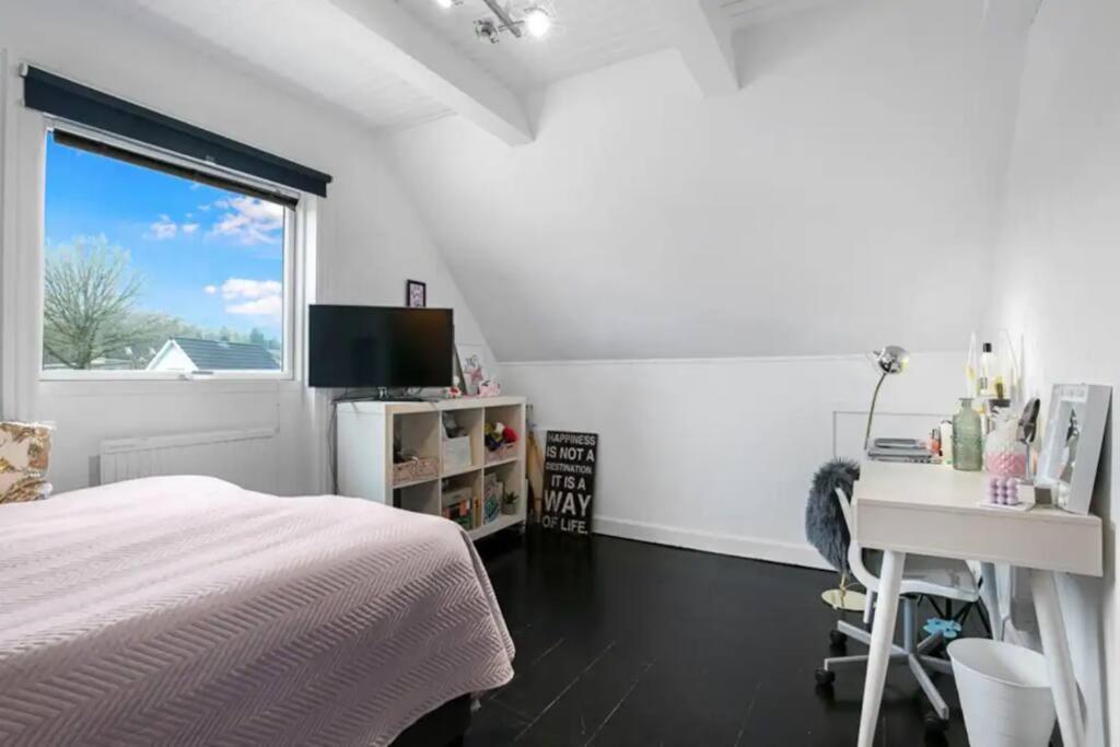 Lejlighed/raekkehus Med Adgang Til Pool. Apartment Vipperod